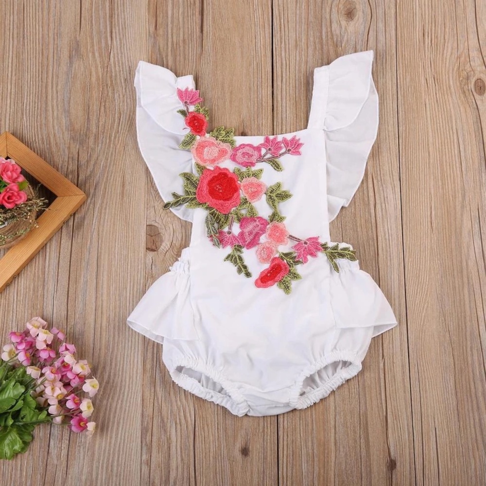 🌺 Embroidered Floral White Bodysuit 🌺